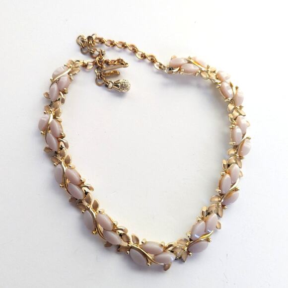 Vintage Charel Gold Tone Delicate Floral Leaf Enamel Acrylic Choker Necklace - Picture 1 of 4